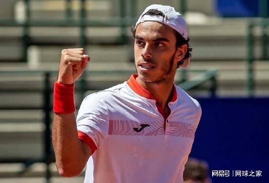 以其卓越的 以其卓越的